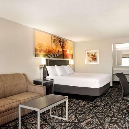 Days Inn By Wyndham San Antonio Near Fiesta Park Екстер'єр фото
