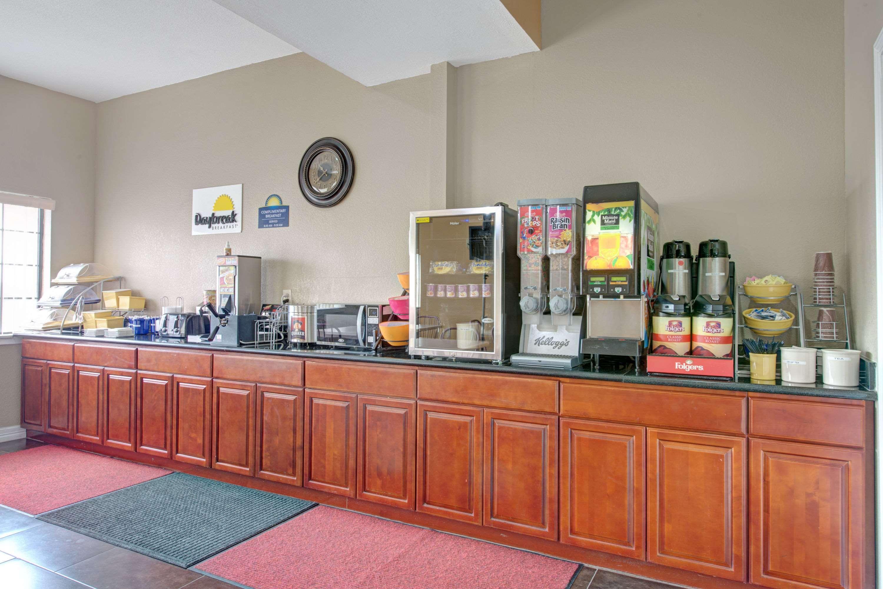 Days Inn By Wyndham San Antonio Near Fiesta Park Екстер'єр фото