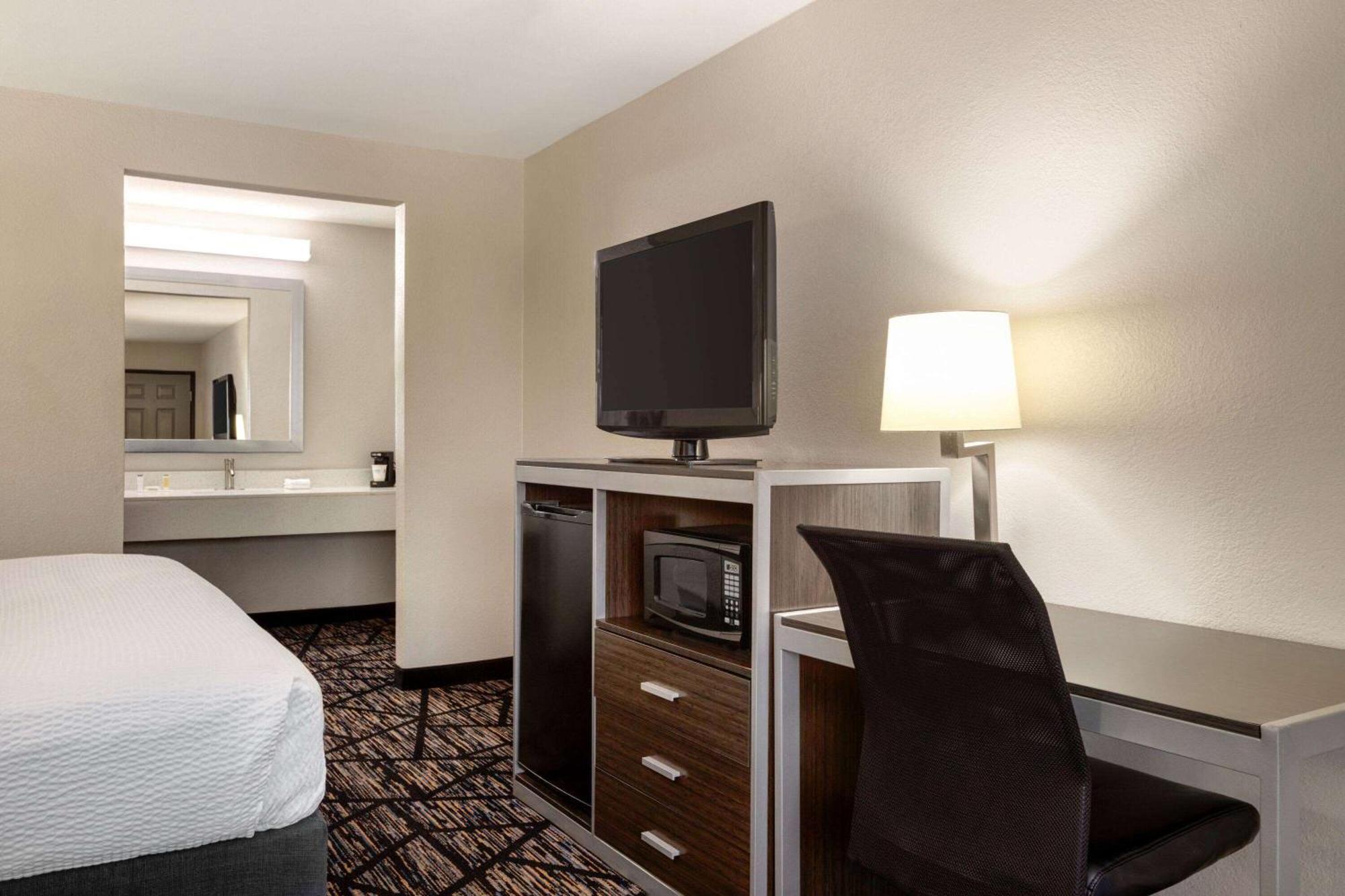 Days Inn By Wyndham San Antonio Near Fiesta Park Екстер'єр фото