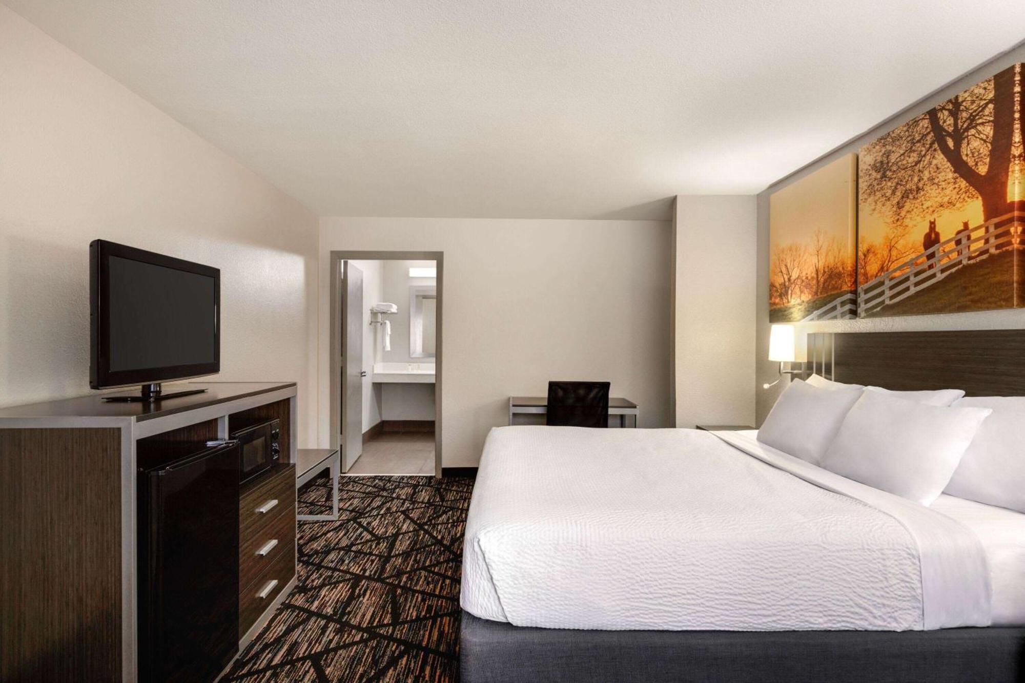Days Inn By Wyndham San Antonio Near Fiesta Park Екстер'єр фото