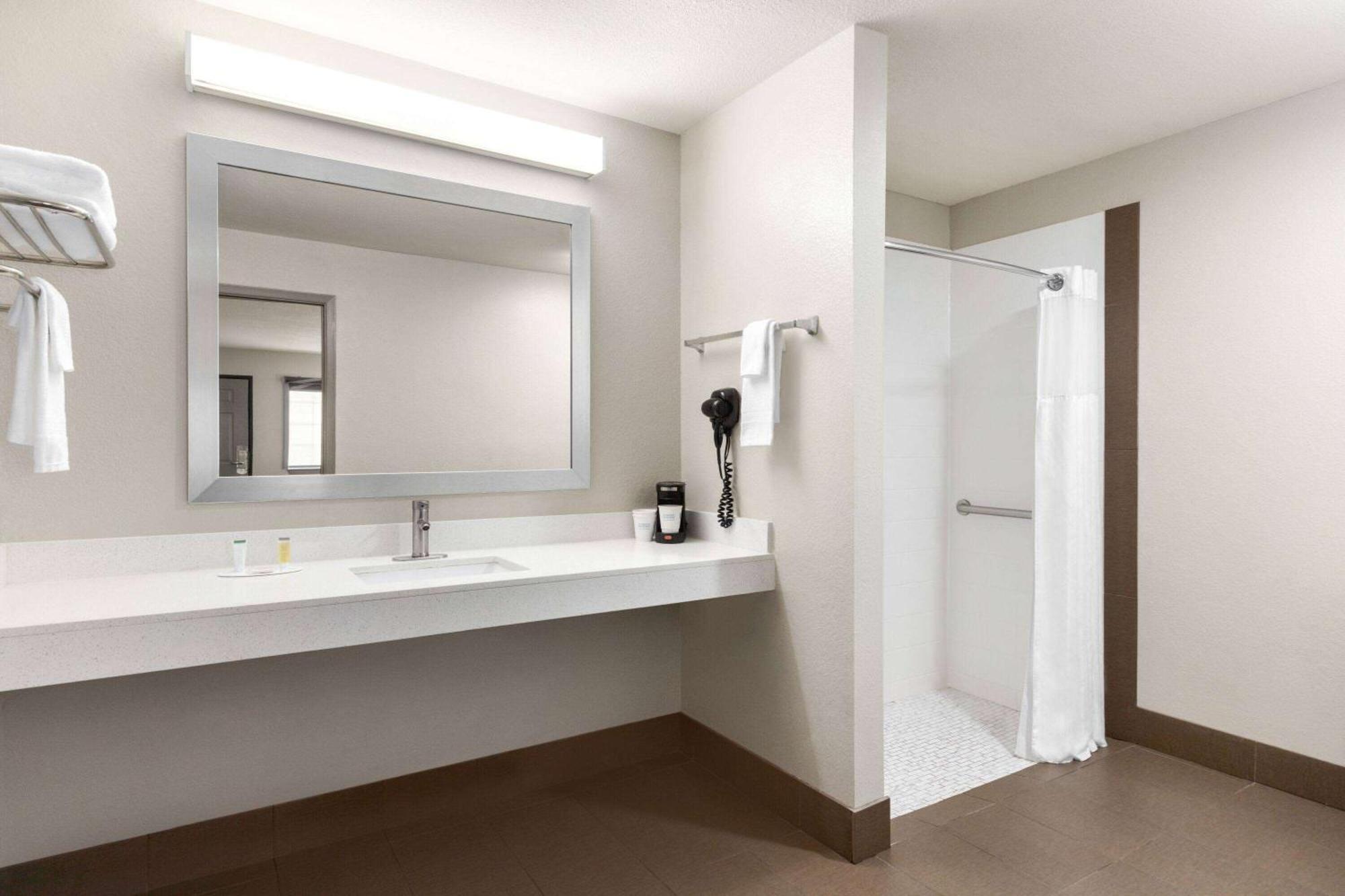 Days Inn By Wyndham San Antonio Near Fiesta Park Екстер'єр фото
